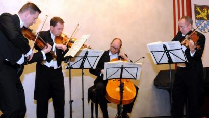 Bild:  Stephan Huber
Mit viel Feingefühl und großem künstlerischen Können präsentierte das Bülow-Quartett Werke von Schubert, Brahms, Beethoven und Bernstein in der Berufschule in Sulzbach-Rosenberg.