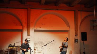 Bild: Daniel Stach
Die Regensburger Manuel Meier (rechts) und Sebastian Schierlinger bilden das Duo Ohrange.