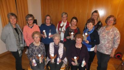 Bild: ibj
Den langjährigen Mitgliedern gratulierten stellvertretende Diözesanvorsitzende Monika Schmidpeter, Ortsvorsitzende Hildegard Gallitzendörfer (hinten von links) sowie Bezirksvorsitzende Margarete Hirsch und stellvertretende Bezirksvorsitzende Kerstin Aufschneider (hinten von rechts).