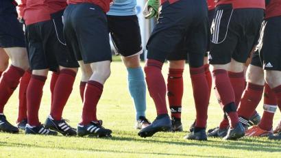 Bild: exb
Weniger Spielerbeine: Der Fußballbezirk Oberpfalz will ab der Saison 2019/20 die Möglichkeit schaffen, in der B-Klasse mit neun Spielern anzutreten.