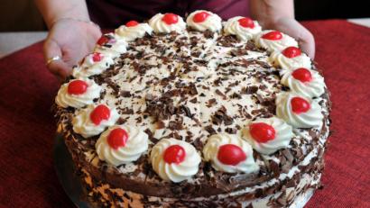 Symbolbild: Rolf Haid/dpa
Die VHS sucht die besten Bäcker.