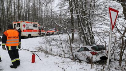 Bild: rw
Der Corsa landete im Straßengraben.