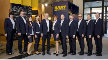 Bild: exb
Schwer im Einsatz war bei der Baufachmesse in München das elfköpfige Messeteam von Hart Keramik mit (von links) Marina Günter, Stefan Spörrer, Sophia Huscher, Christina Schmaus, Anton Wolfgang Hart, Elisabeth Hart, Michael Schwarz, Lorenz Müller, Hans-Peter Schatz, Eugen Hörner und Sven Eulenstein.