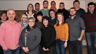 Bild: rgr
Sommertheater am Schönberg, Mitmach-Krimitheater im Herbst und dazwischen die szenische Bereicherung von historischen Stadtführungen: Laiendarsteller und Vorstand der Katholischen Theatergruppe um Wolfgang Bräutigam (Zweiter von links) stehen in den Startlöchern für die Herausforderungen 2019. Das Vereinsjahr hat mit der Uraufführung des Stücks „Die Patchworklawine“ bereits erfolgreich begonnen.