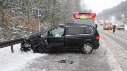 Bild: exb
Der entgegenkommende VW Touran wurde von dem Hyundai frontal erwischt.