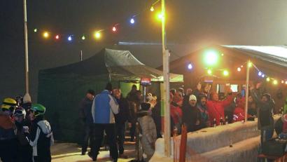 Bild: fvo
Après-Ski am Fahrenberghang mit großer Schneebar.