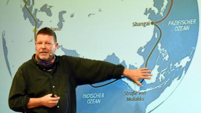 Bild: bgm
Frank Bandle referiert beim Maschinenring Neustadt über den Klimawandel und die Auswirkungen auf die Landwirtschaft. Der Meteorologe betreibt eine private Wetterfirma und ist seit den 1980er Jahren in der Klimaforschung tätig.