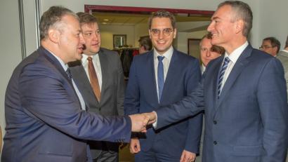 Bild: chl
Landrat Richard Reisinger, CSU-Kreistags-Fraktionssprecher Stefan Braun, Europawahl-Kandidat Christian Doleschal und CSU-Kreisvorsitzender Harald Schwartz bei der Begrüßung.