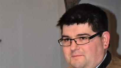 Bild: rgr
Er übt Kritik, spricht aber auch Lob aus: Thomas Beitz (rechts), der Vorsitzende des Verdi-Ortsvereins West, geht in seinem Rückblick auf das vergangene Jahr unter anderem auf die Wahlen sowie die Themen Rente und Pflege ein. Ein Grußwort kommt auch von Ludwig Brunner (sitzend), dem Vorsitzenden im Fachbereich 6 Oberpfalz.