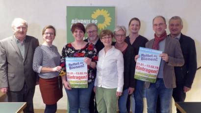 Bild: fsb
Der neue Vorstand mit den Gästen (von links): Schriftführer Günter Stalinski, die bisherige Kreissprecherin Agnes Scharnetzky, Landtagsabgeordnete Anna Toman, Beisitzer Veit Wagner, die neue 1. Kreissprecherin Gisela Helgath, Kassiererin Andrea König, Bezirkssprecherin Tina Winklmann und die Beisitzer Jens Thümler und Karl Bärnklau.