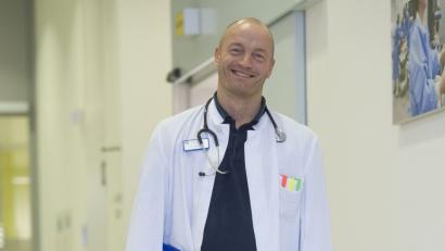 Bild: exb
Der gebürtige Hamburger Andreas Pohl war schon auf Einsätzen im Kosovo und Mali. Die neue Herausforderung des 52-Jährigen: Die Notaufnahme in Weiden.