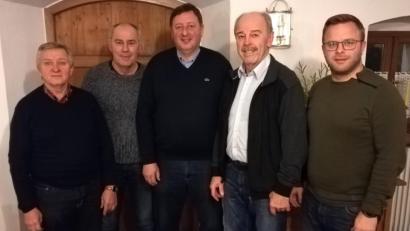 Bild: weh
Der wiedergewählte Vorstand des TuS/WE-Förderkreises (von links): Kassier Anton Bauer, Schriftführer Josef Weih, Zweiter Vorsitzender Martin Meier, Vorsitzender Wolfgang Weih und TuS/WE-Vorsitzender Christoph Weih.