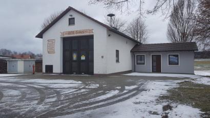 Bild: gi
Das Feuerwehrhaus muss saniert werden. Am teuersten kommt dabei das neue große Tor. Auf die Wehr werden große finanzielle Beiträge und viel Arbeit zukommen.