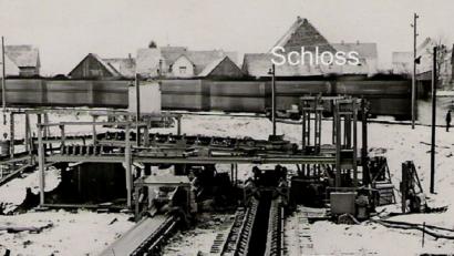 Repro: sja
Mitten durch den Ort – vorbei am Schloss, dem ältesten Gebäude Steinbergs – fuhren Tag und Nacht die Kohlenzüge