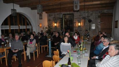 Bild: ak
Beim KAB-Bildervortrag in der Jahreshauptversammlung sind die Teilnehmer begeistert von der Bilderreise durchs Jahr.