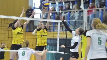 Bild: zg
Erfolgreicher Zweierblock des SV Hahnbach, gestellt von Mittelblockerin Julia Lehmeier (links) und Diagonalspielerin Veronika Dehling (rechts).

Bild: Ziegler