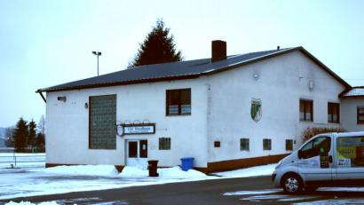 Bild: fjo
Der TSV Waidhaus muss das Hans-Sommer-Sportheim nach dem Sturm "Fabienne" vom 24. September renovieren. Dafür nimmt der Verein nun einen Kredit auf.