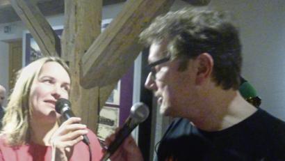 Bild: exb
Was Robbie Williams und Nicole Kidman können, beherrscht auch das Duo Monika Eichhammer und Martin Kammerer: Bei einer Jam-Session im „Taubnschusterhaus“ singen sie „Something Stupid“.