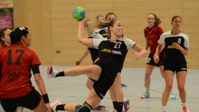 Bild: ham
Völlig unbedrängt kann Carina Czichon auf das Tor werfen. Die HSG-Spielerin erzielte beim 24:18-Sieg viert Treffer.