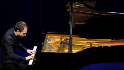 Bild: Stephan Huber
Eine Seltenheit selbst in Kultur-Metropolen: Herbert Schuch spielt im Stadttheater alle 32 Klaviersonaten Beethovens. Im ersten Recital fasziniert er mit Sensibilität, Beweglichkeit und Kraft.