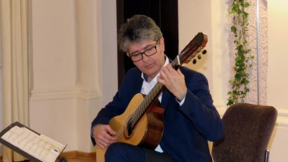 Bild: ubb
Stefan Grasse beherrscht sein Instrument meisterhaft. Dabei sind es seine Eigenkompositionen, die den Bogen zwischen Klassik und Moderne bestens spannen.