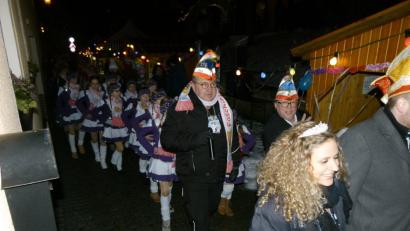 Bild: rn
Einzug der Faschingsgesellschaft mit Prinzessin Elisabeth I., Prinz Sebastian I., Präsident Harald Wohlrab und Vorsitzendem Michael König.