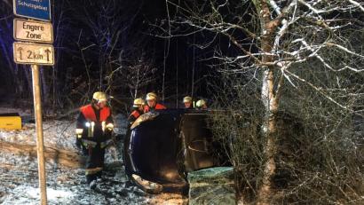 Bild: Feuerwehr Auerbach
Die Auerbacher Feuerwehr im Einsatz am Unfallort.