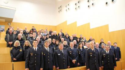 Bild: Winterberg
Die Mitglieder der Sicherheitswachten aus der ganzen Oberpfalz treffen sich in der Bereitschaftspolizei in Sulzbach-Rosenberg.