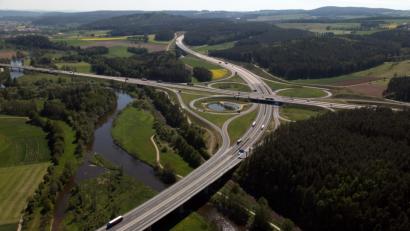 Bild: Gerhard Götz
Ziel erreicht. Für acht Afghanen endete die Reise im Schleuser-Lastwagen in Wernberg-Köblitz, längst beliebter "Entlade-Ort" bei Schleusungen.