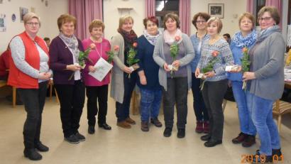 Bild: exb
Ehrungen standen beim Frauenbund Münchenreuth an. Im Bild (von links) Vorsitzende Sandra Wifling, Margarete Fuhrmann, Anna Kraus, Renate Ernstberger, Vorsitzende Monika Grötsch, Theresia Grillmeier, Bezirksvorsitzende Monika Sommer, Maria Schicker, Vorsitzende Ulrike Kraus und Irene Kraus.