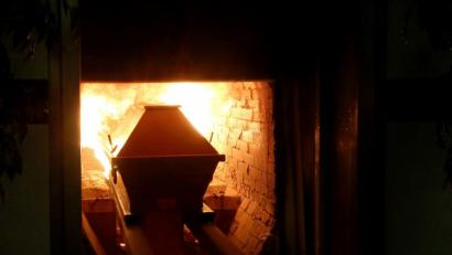 Symbolbild: Roland Weihrauch/dpa
Bekommt Vohenstrauß ein Krematorium? Zumindest am angedachten Standort, einem Grundstück direkt am südlichen Ortseingang, gibt es vonseiten einiger Vohenstraußer Kritik.