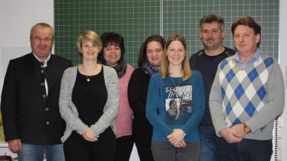 Bild: rbm
Der Förderverein der Grundschule Rottendorf geht mit einem bewährten Vorstand in die nächsten drei Jahre. Unser Bild zeigt von links: Bürgermeister Josef Deichl, Doris Bauer, Vorsitzende Anita Graf, Silke Hierl, Claudia Pösl, Manfred Piehler und Zweiten Bürgermeister Andreas Altmann.