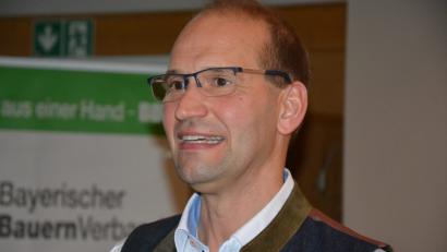 Bild: jr
BBV-Kreisobmann Ely Eibisch spricht sich gegen das Volksbegehren „Artenvielfalt – Rettet die Bienen“ aus.