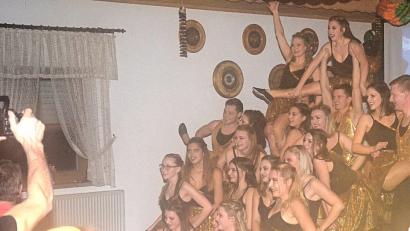 Bild: fjo
Mit 23 Mitgliedern ist die Showtanzgruppe "Public Surprise" des Waidhauser Faschingsvereins im zehnten Jahr so groß, wie noch nie.