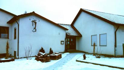 Bild: fjo
Nur der Wintereinbruch verhinderte den Abschluss der Arbeiten rund um die Neugestaltung des Eingangsbereichs zu den Kegelbahnen und dem Keglerstüberl.