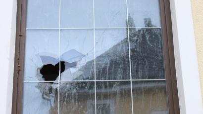 Bild: piam
Durch berstendes Fensterglas wurde eine Anwohnerin auf die Einbrecher aufmerksam.