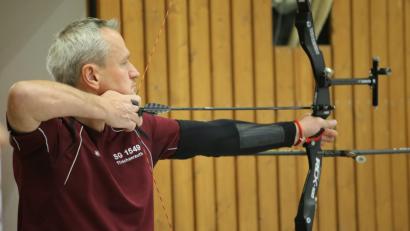 Bild: eg
Gerhard Härtl war am dritten Wettkampftag der Bogen-Oberliga-Nordost mit einem Schnitt von 8,79 Ringen der beste Bogenschütze der SG 1549 Tirschenreuth.