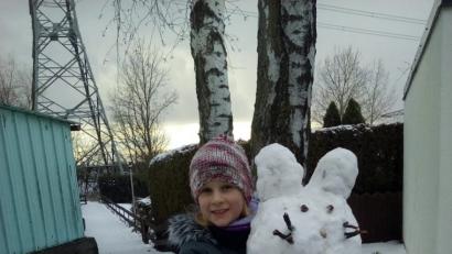 Bild: exb/Peetz
Der Schneehase und Lena Peetz.