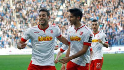 Bild: Joachim Sielski/dpa
Die Jahn-Spieler wollen beim Rest-Rückrundenauftakt zu Hause gegen den SC Paderborn gleich wieder ordentlich jubeln.