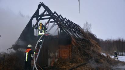 Bild: jr
Bei einem Brand im Geschichtspark Bärnau-Tachov entstand ein Schaden von 10.000 Euro. Das Landratsamt Tirschenreuth fordert nun neue Gespräche über die Nutzung der mittelalterlichen Hütten.