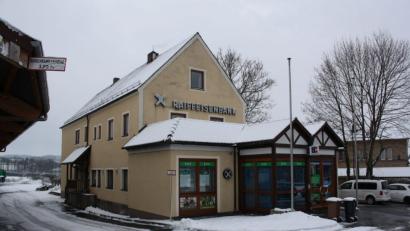 Bild: bjp
In der Nacht von Samstag auf Sonntag stiegen Unbekannte in die Raiffeisenbank-Filiale in Trabitz ein.