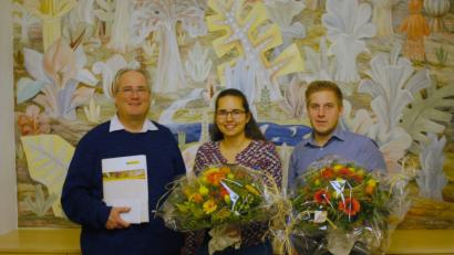 Bild: exb
Für die 1000-Euro-Spende der KLJB Thurndorf an Regens Wagner Michelfeld revanchiert sich (von links) Gesamtleiter Peter Miltenberger bei Magdalena Maul und Felix Schraml mit Blumen.