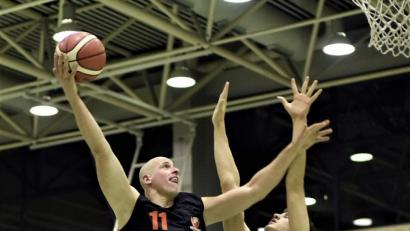 Bild: Büttner, Gerhard
DJK-Routinier Ondrej Stych (am Ball) in Aktion.