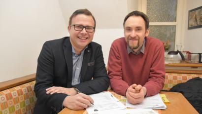 Bild: Andreas Roiyer
Andreas Eckl (links) und Martin Renner erklären die Modalitäten zur Neufestsetzung der Abwassergebühren.