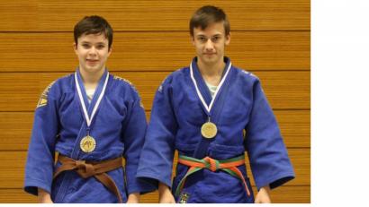 Bild: tra
Natascha Lauber (links) und Kevin Kaiser von der DJK Ensdorf gewannen bei den bayerischen Judo-Meisterschaften der U18 in Abensberg die Titel.