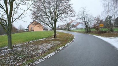 Bild: wro
Auf den Tischen der Markträte lag auch der Aufstellungsbeschluss für den Pirker Weg am Ostrand von Falkenberg.
