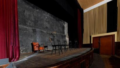 Bild: tr
Mit der "Bluthochzeit" ist im Musl-Kino 2010 der letzte Vorhang gefallen. Stadt und Theaterverein wünschen sich neues Leben in dem alten Gebäude. Wie das gehen könnte, soll eine Machbarkeitsstudie zeigen.