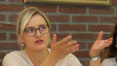 Archivbild: Dobmeier
Hildegard Ziegler erörtert ihre Idee vom ersten Aktions- und Informationstag für Senioren in der Stadt. Die SPD-Stadträtin kann überzeugen.