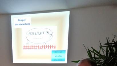 Bild: br
Abbau von Schulden, keine Entnahme aus den Rücklagen: Gut fällt die finanzielle Bilanz 2018 für die Gemeinde Schlammersdorf aus. Bürgermeister Gerhard Löckler erläutert in der gut besuchten Bürgerversammlung die wesentlichen Posten.