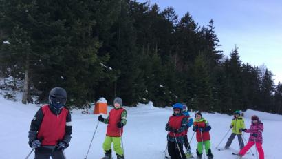 Bild: muk
Für die Neunburger Mittelschüler ging es auf die Skipiste.